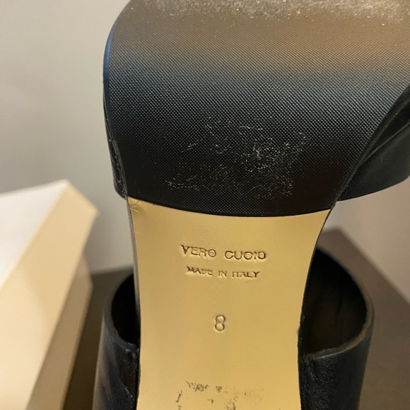 Black leather heels. Made in Italy. Size 8. - Picture 6 of 9